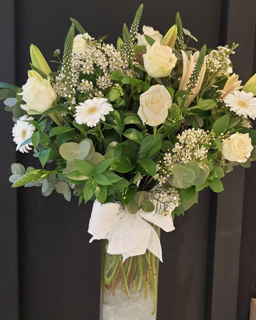 glass vases white mixed flowers